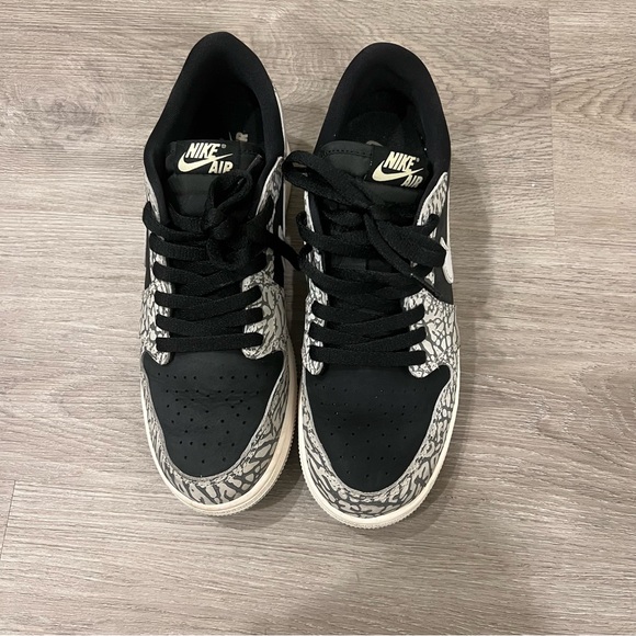 Jordan 1 Retro Low OG Size 6.5Y - Picture 2 of 10